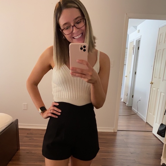 J. Ing Black Pleated Shorts (S) - Picture 6 of 6